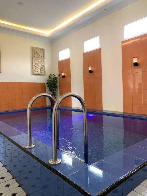 Kayz Villa Batu Dengan Kolam Renang Pribadi Экстерьер фото