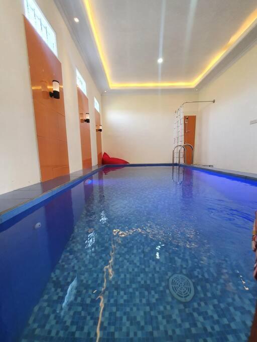 Kayz Villa Batu Dengan Kolam Renang Pribadi Экстерьер фото